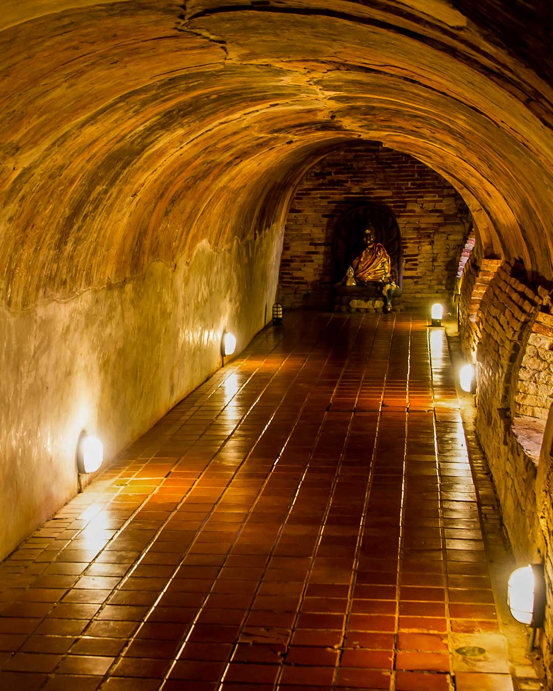 Wat Umong means the tunnel temple