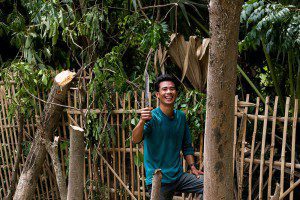 The tree cutter with his knife. Click to enlarge.